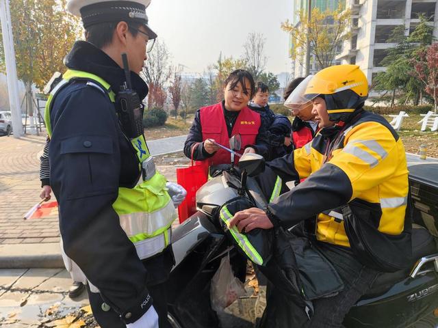 凯发国际【一盔一带】戴好头盔安全带 保护生命不懈怠(图2)