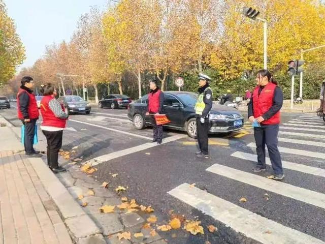 凯发国际【一盔一带】戴好头盔安全带 保护生命不懈怠(图4)