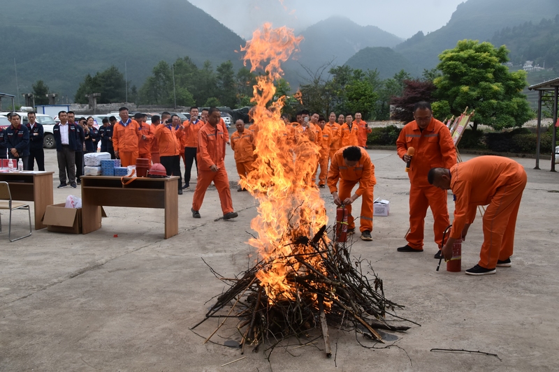凯发国际寓教于乐 赫章以谜语竞猜助推安全生产月(图3)