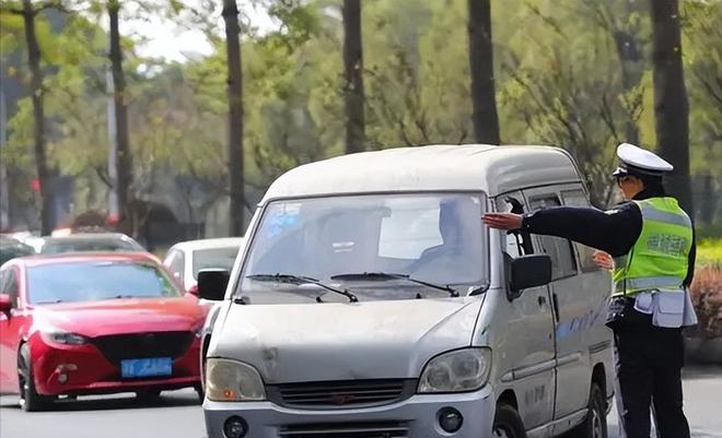 凯发k8·(国际)官方网站提醒：私家车或将实施2+3新式严查已经有不少车主被罚了(图2)